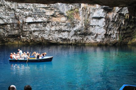 Blauw water in grot in Kefalonia