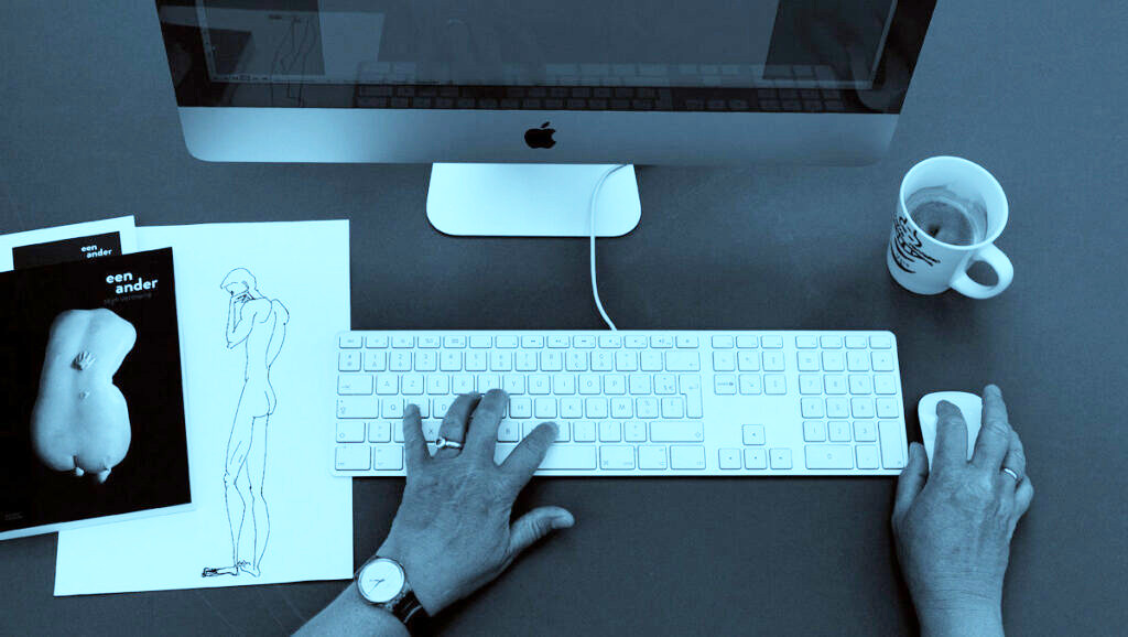 Wat freelance copywriter C'bon nodig heeft om te werken? Computer, handen, hoofd en koffie. ,
